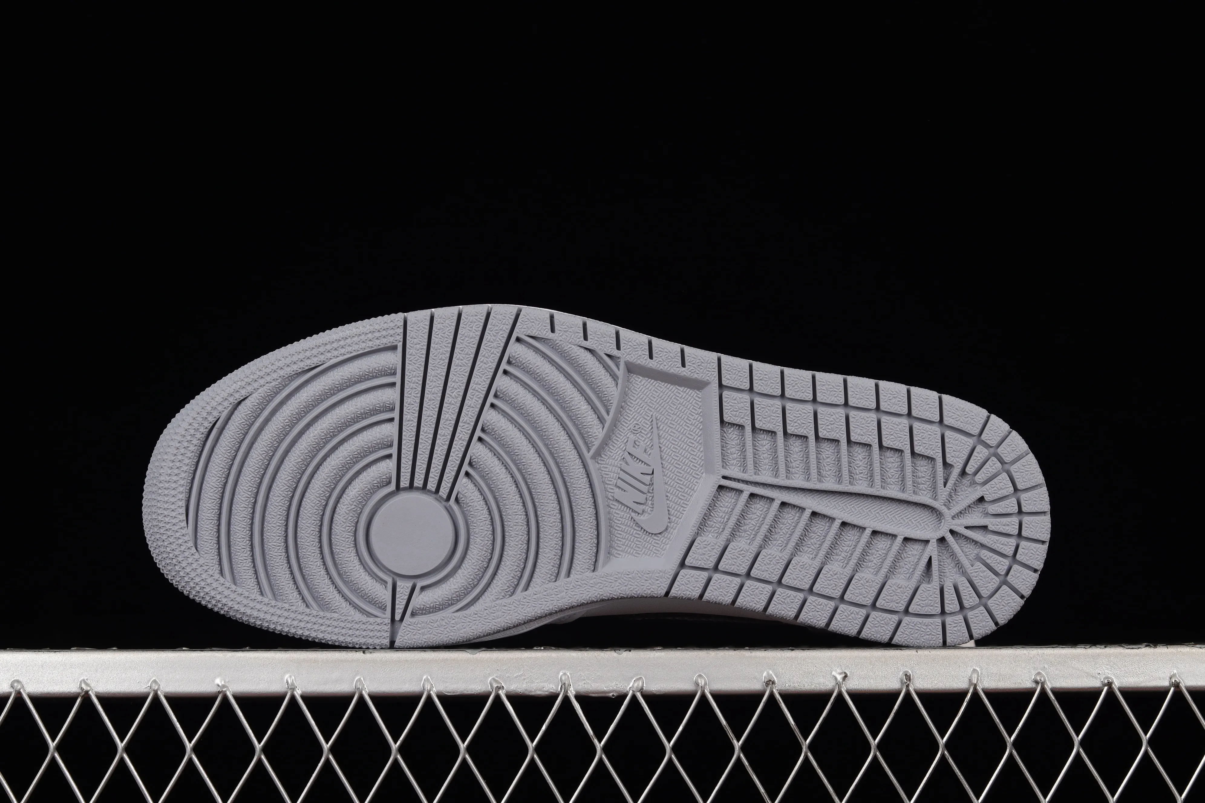 All categories Air Jordan Jordan series basketball shoes Air Jordan 1 High Air Jordan 1 High OG "Stealth" AJ1 Joe 1 high top white gray 555088-037